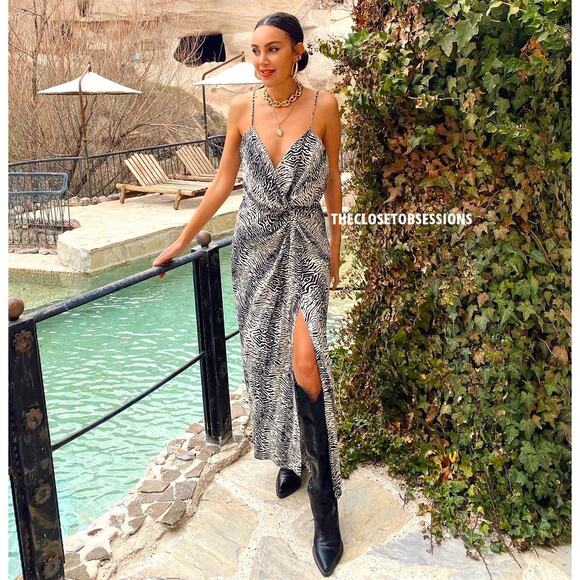 ZARA BLOGGER FAVE!!! V-Neck Dress with Ruching NWT - Picture 9 of 16